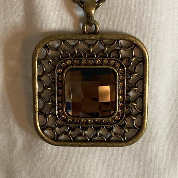 Lia Sophia Long adjustable chain, Square pendant,Large faceted Stone,Rhinestones - Picture 4 of 9